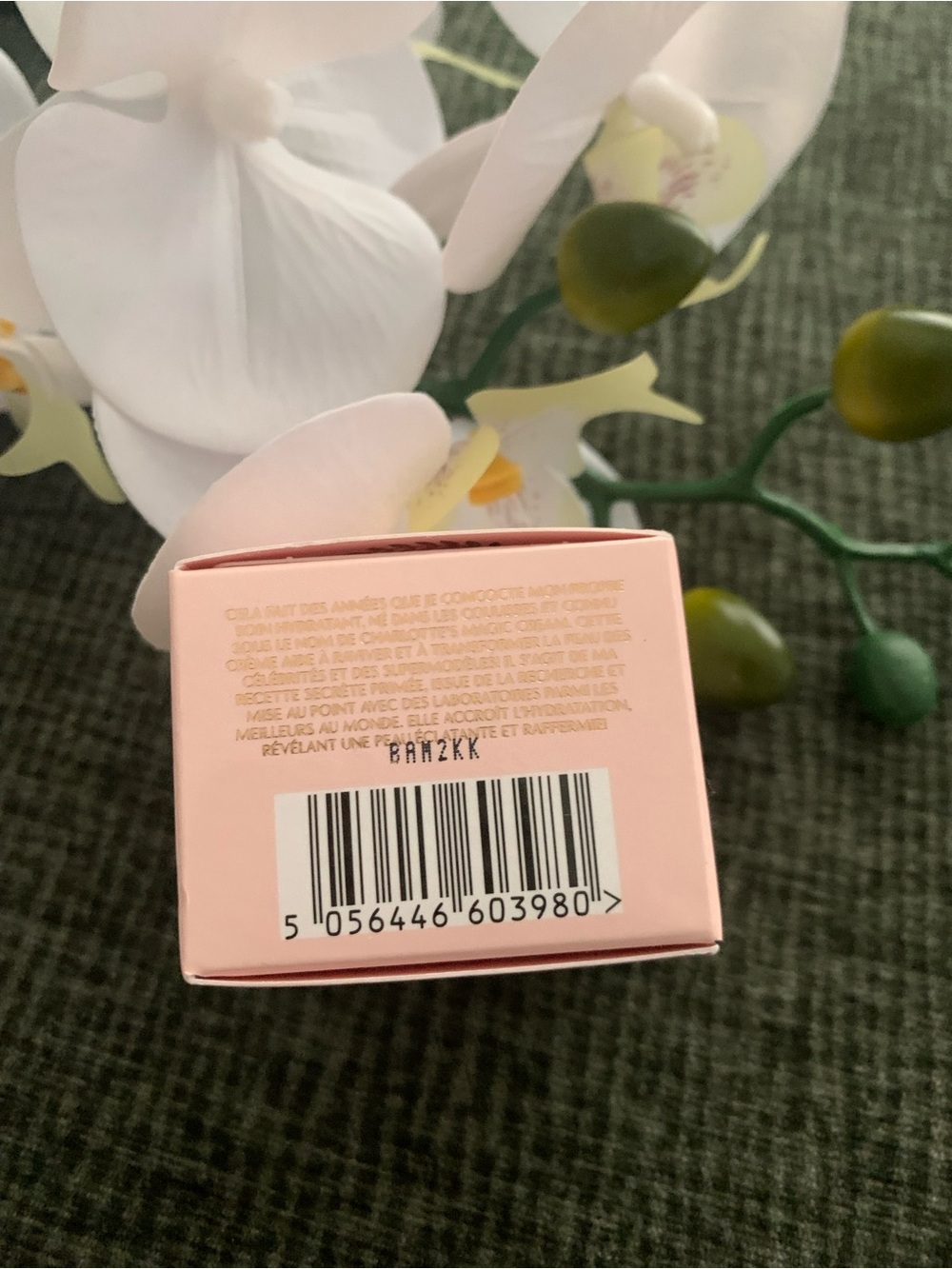 Charlotte Tilbury Magic Cream Mini - Pale Pink & Gold Packaging - Picture 3 of 5